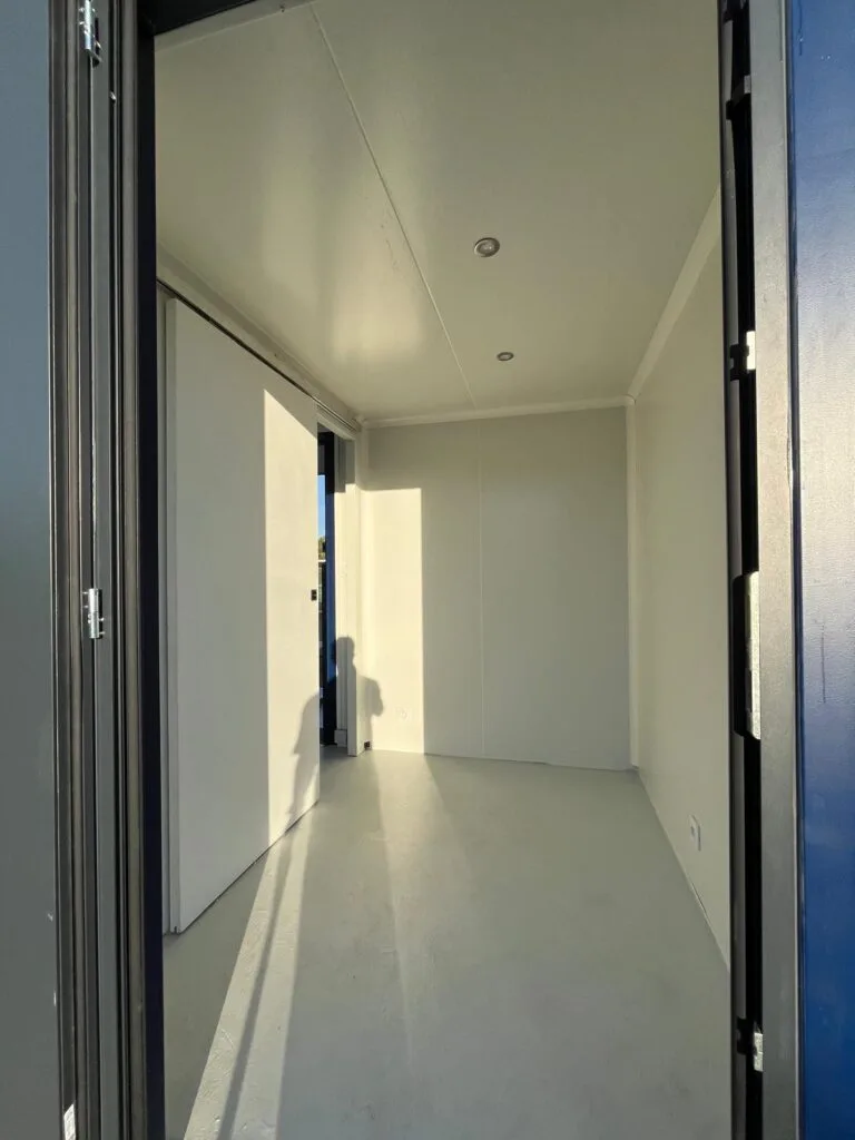 container-aménagé-buvette-intérieur